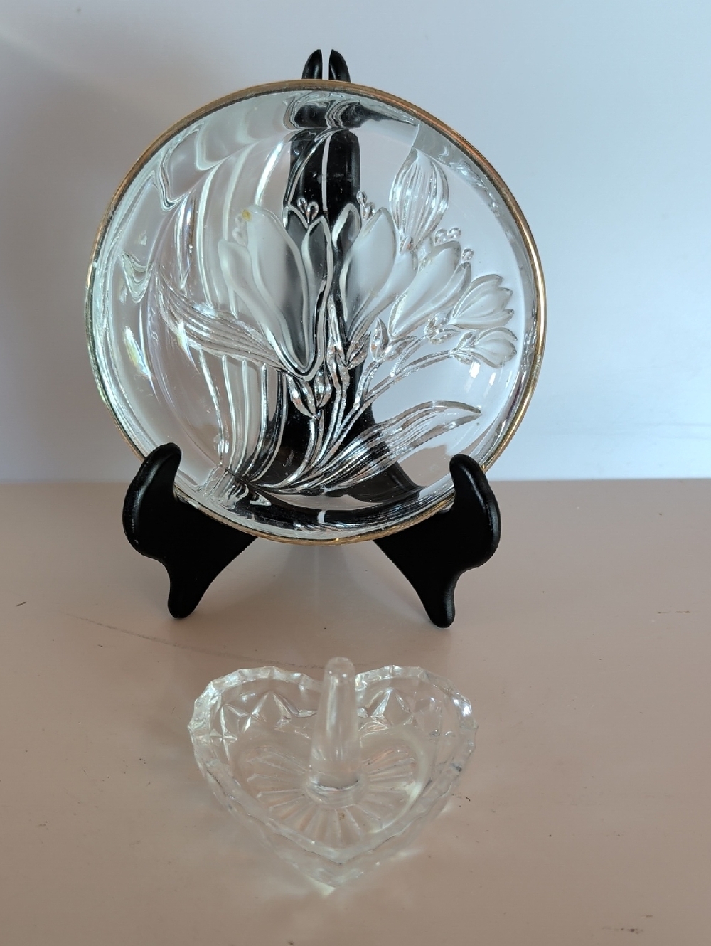 2 piece, 1 Ring Holder and 1 Clear  Floral Multi-Purpose Plate.